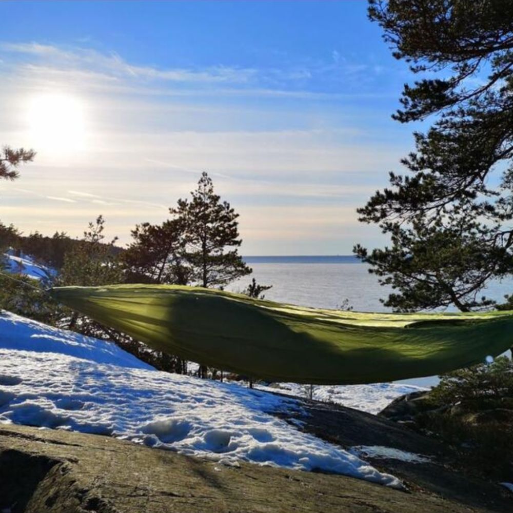Bushmen Ultralight Hammock (Green) in snow
