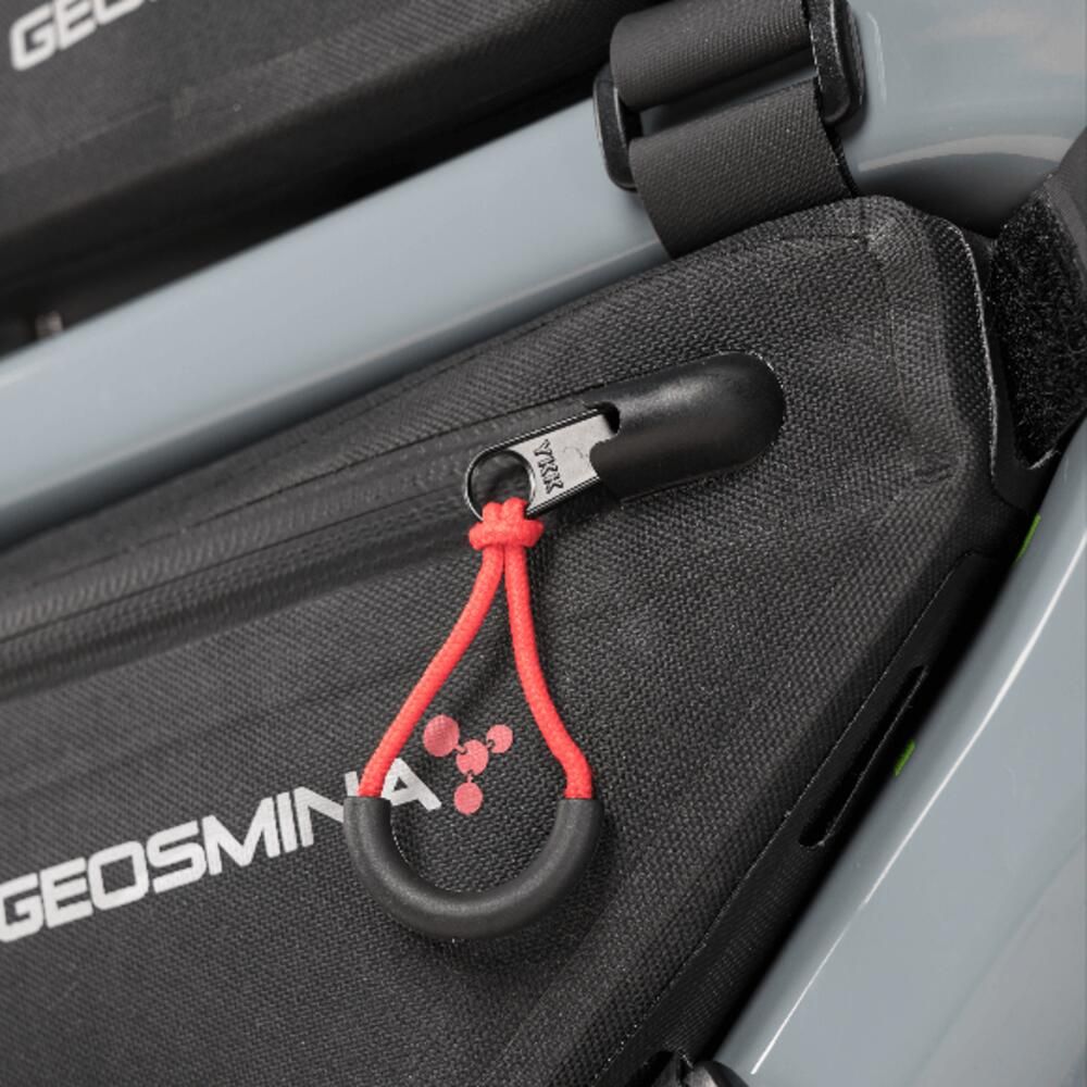Geosmina Medium Gravel Frame Bag zippers