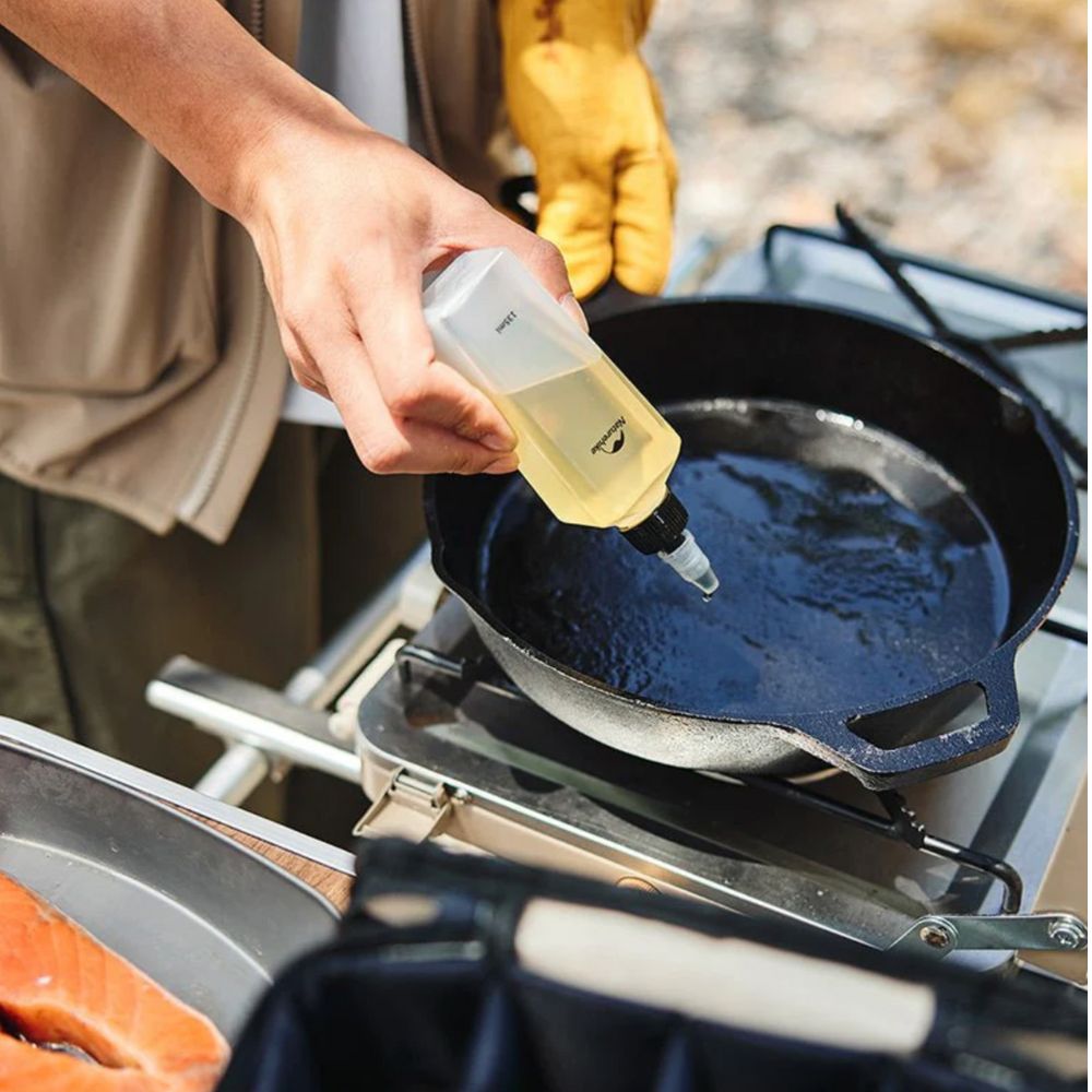 Naturehike Seasoning Bottle Set oil in pan