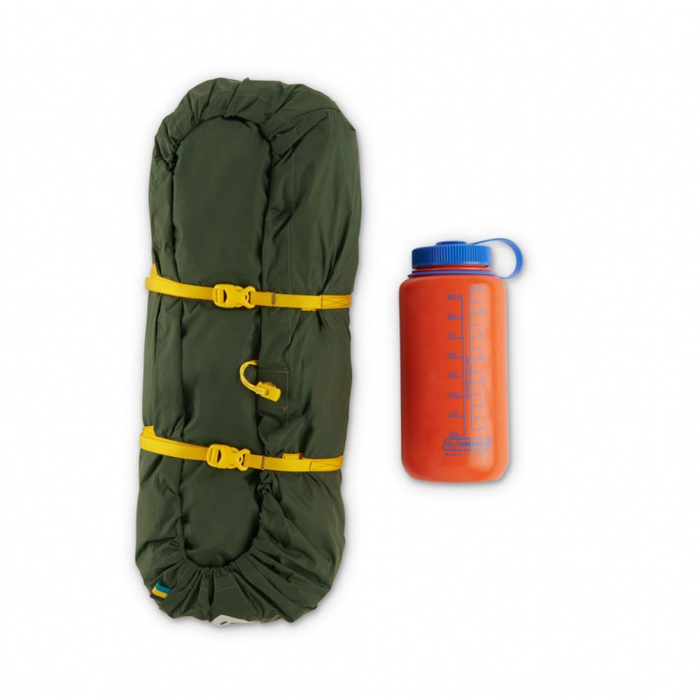 Sierra Designs Meteor Lite 3000 2-Person Backpacking Tent bag compared to water bottle