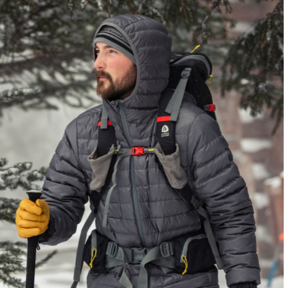 Sierra_Designs_Flex_Capacitor_Backpack_in_the_snow