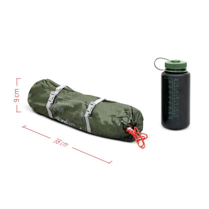 An olive green camping sleeping bag shown next to a black water bottle with a green cap, with red dimension lines indicating 38 cm length and 9 cm height on a white background.