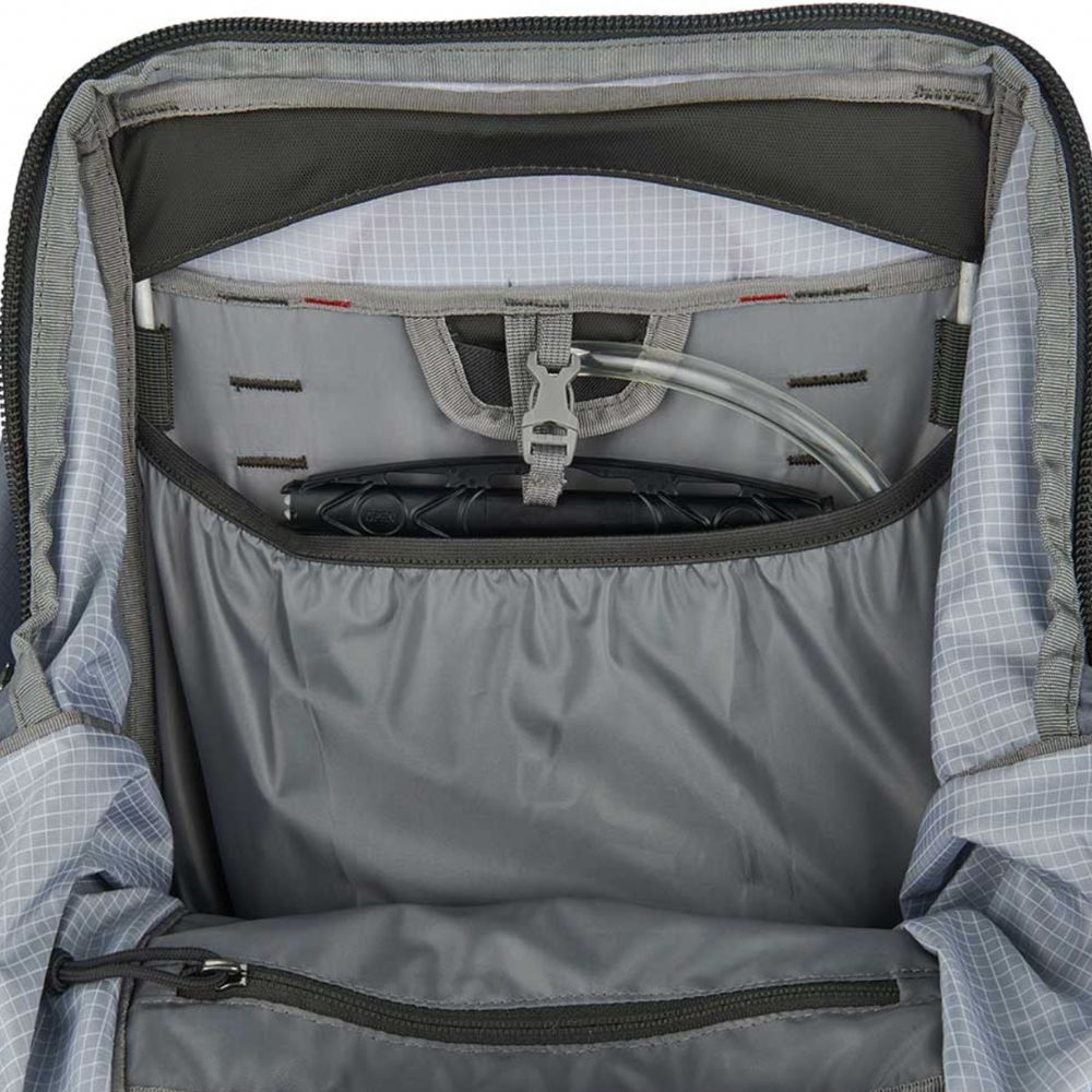 Sierra Designs Flex Trail 40-60L (Wild Dove/Peat) inside